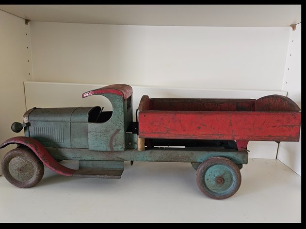 Estate of Ned Baker Content Auction