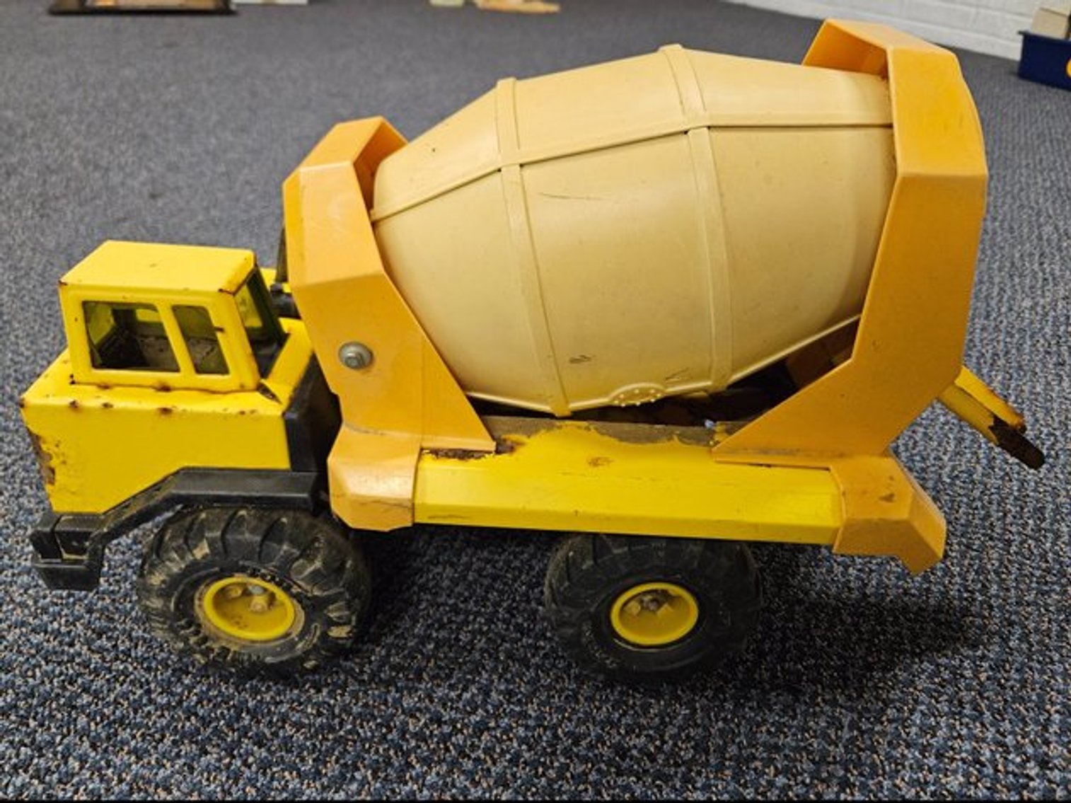 Image for Home Relocation and Collectible Sports Memorabilia Auction