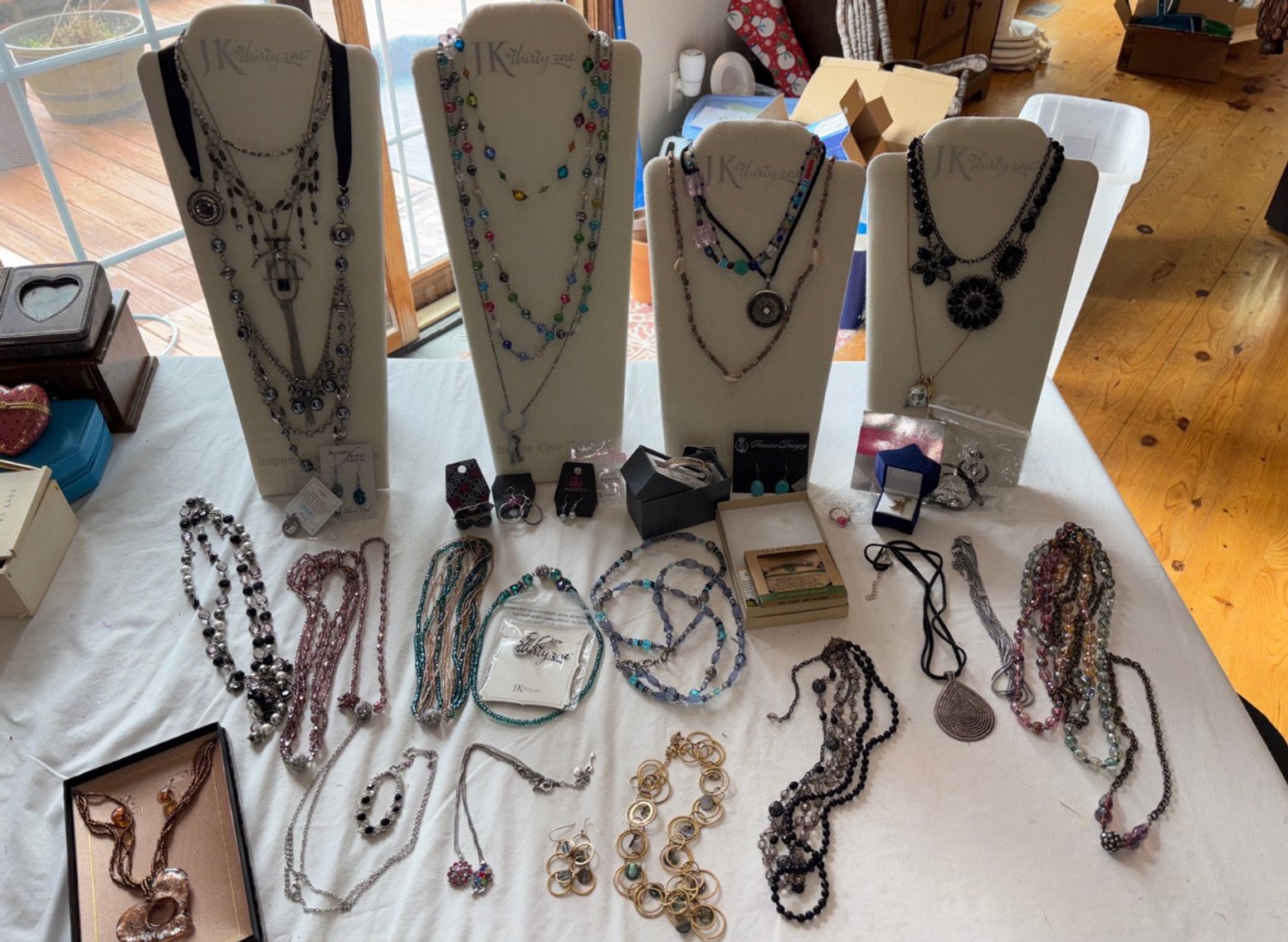 Image for Swan Rd. Content Auction