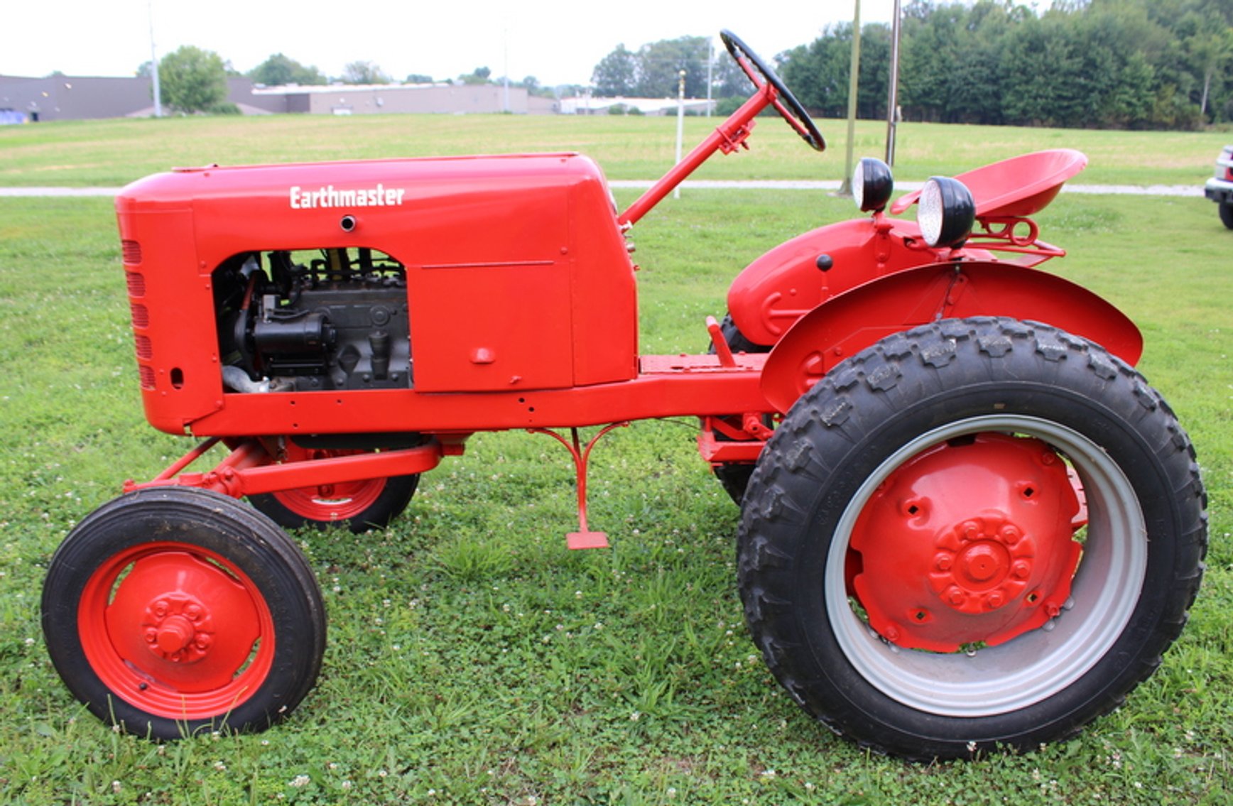 Image for Bob & Linda Crowell Vintage Tractors Online Auction
