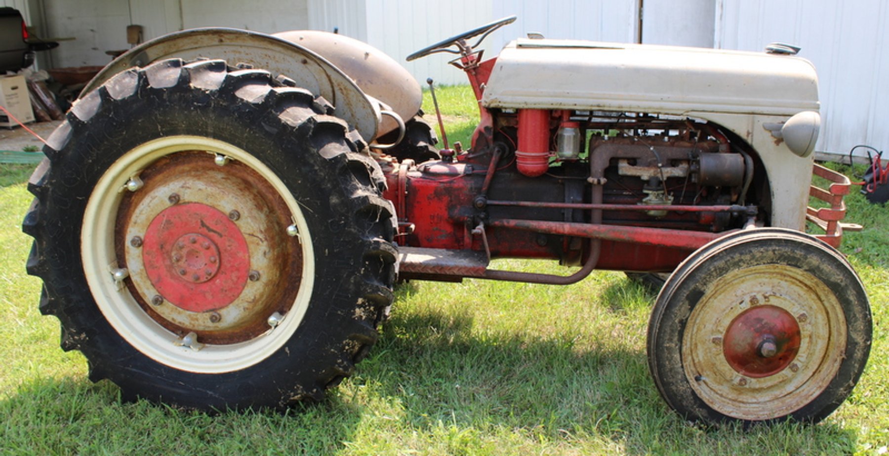 Image for Bob & Linda Crowell Vintage Tractors Online Auction