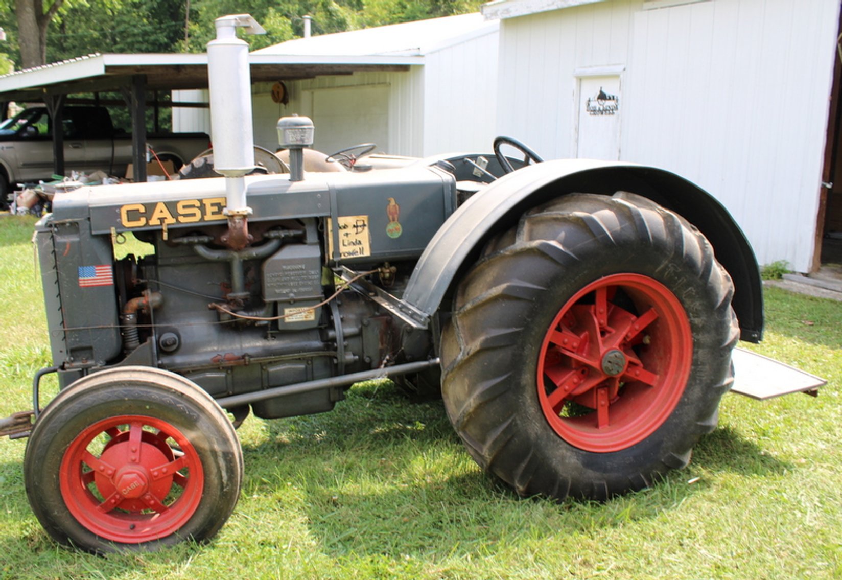 Image for Bob & Linda Crowell Vintage Tractors Online Auction