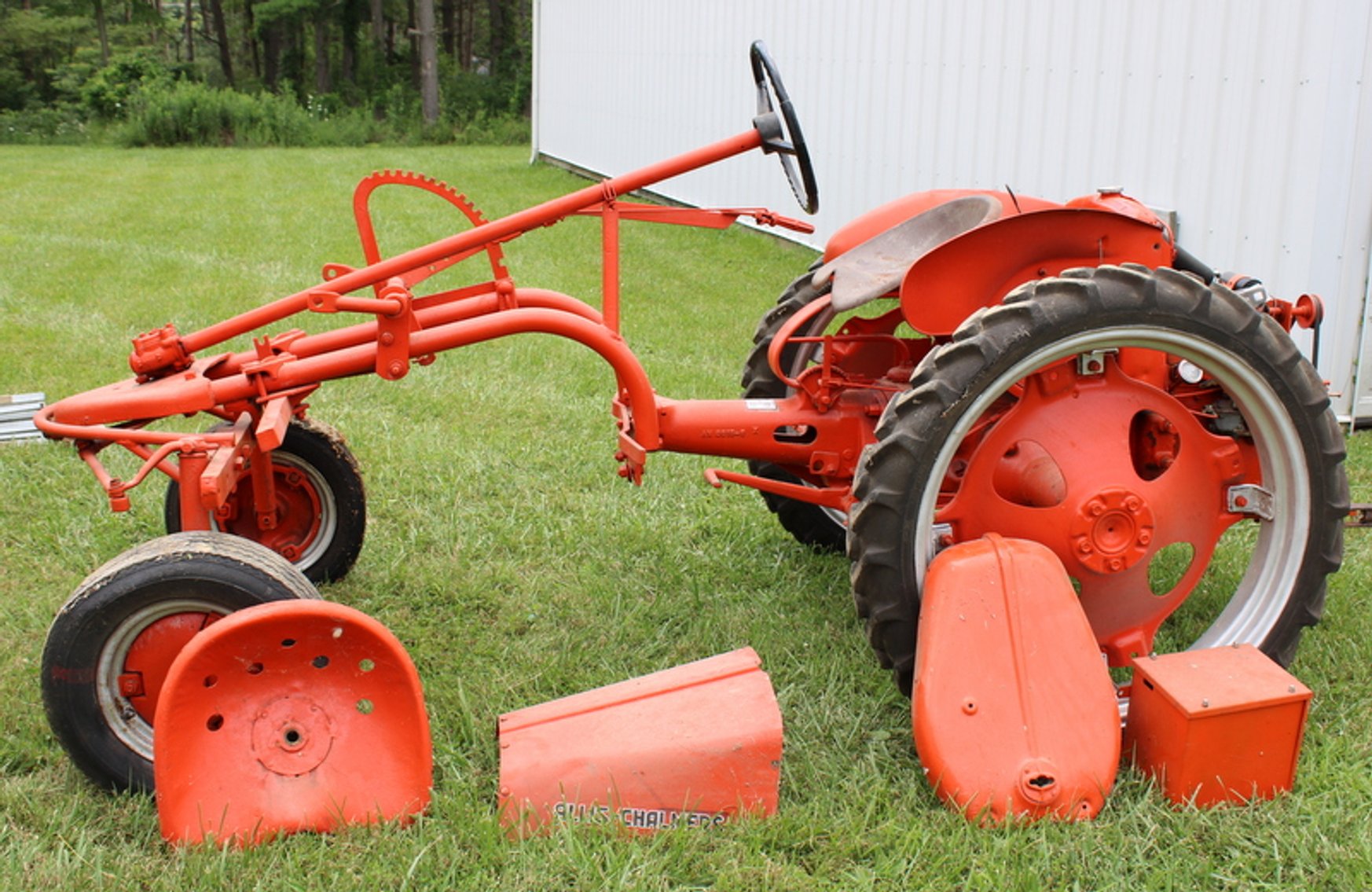 Image for Bob & Linda Crowell Vintage Tractors Online Auction