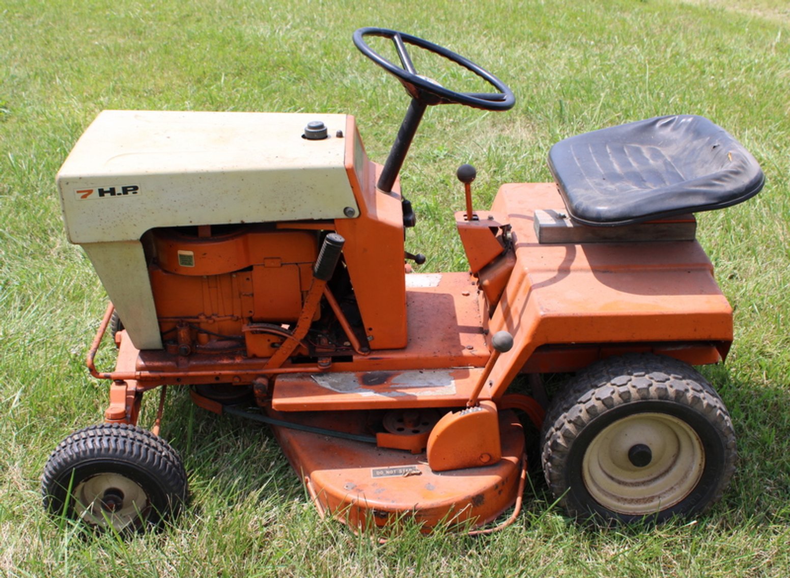 Image for Bob & Linda Crowell Vintage Tractors Online Auction