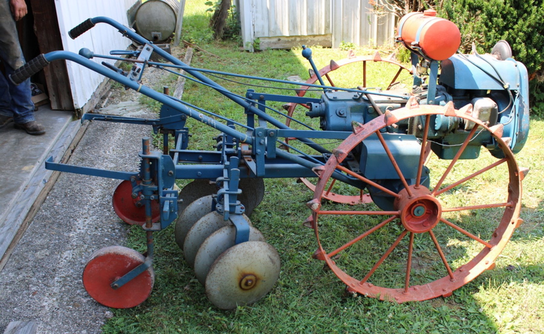 Image for Bob & Linda Crowell Vintage Tractors Online Auction