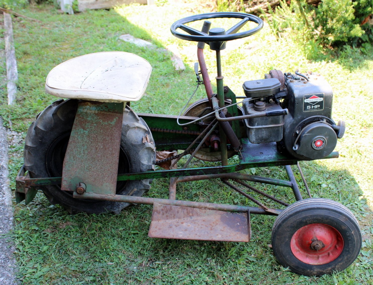 Image for Bob & Linda Crowell Vintage Tractors Online Auction