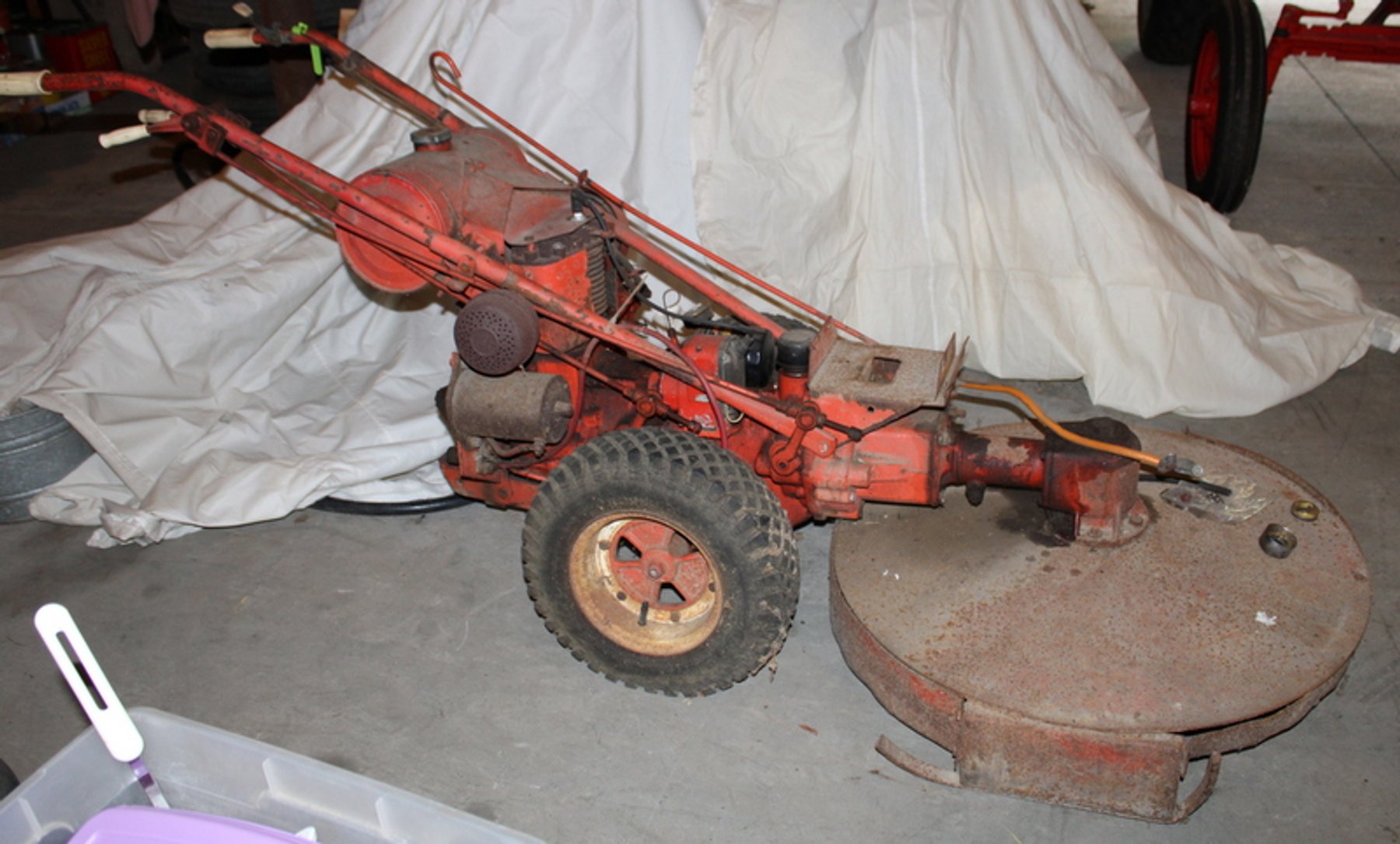 Image for Bob & Linda Crowell Vintage Tractors Online Auction