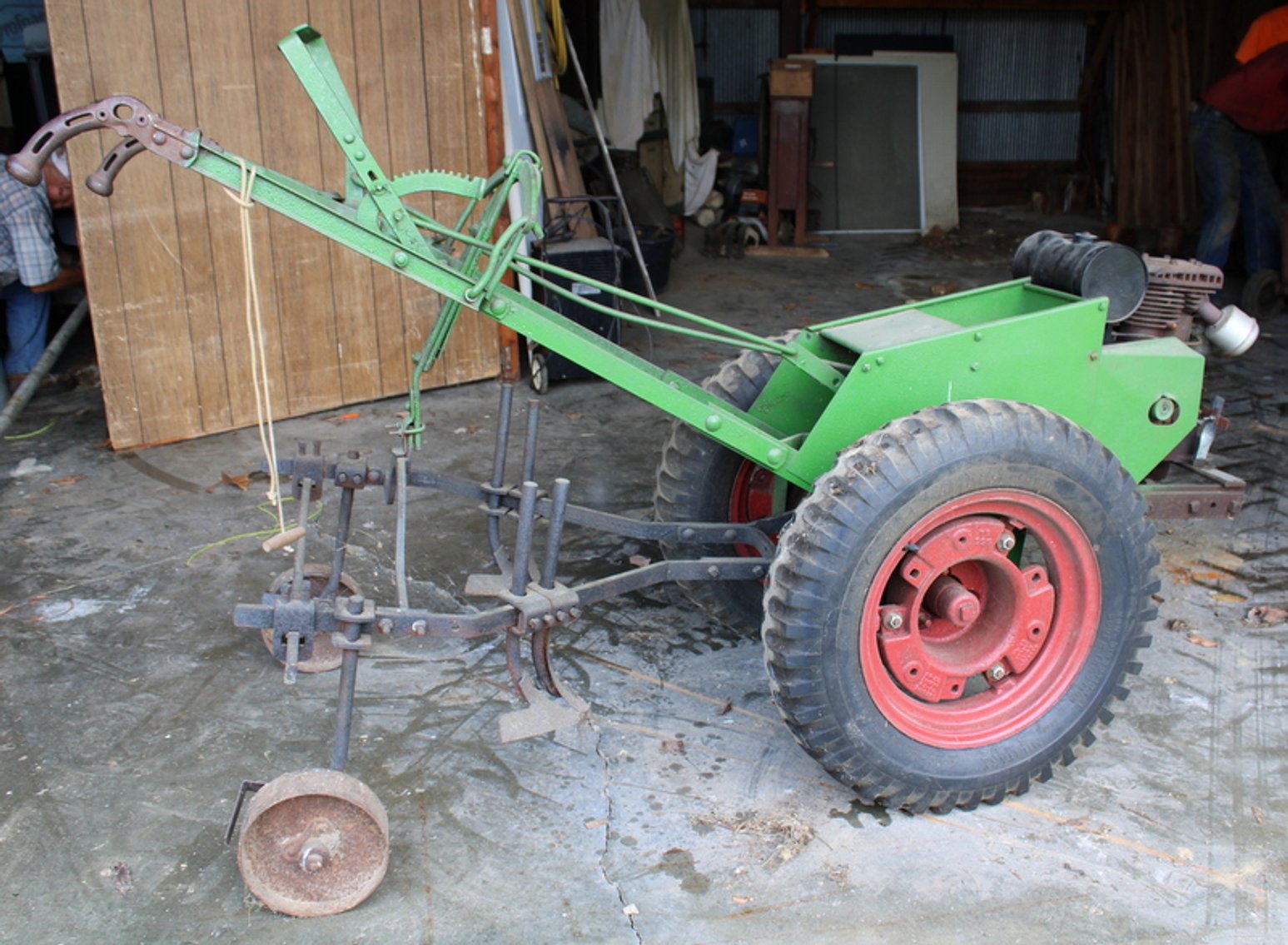Image for Bob & Linda Crowell Vintage Tractors Online Auction
