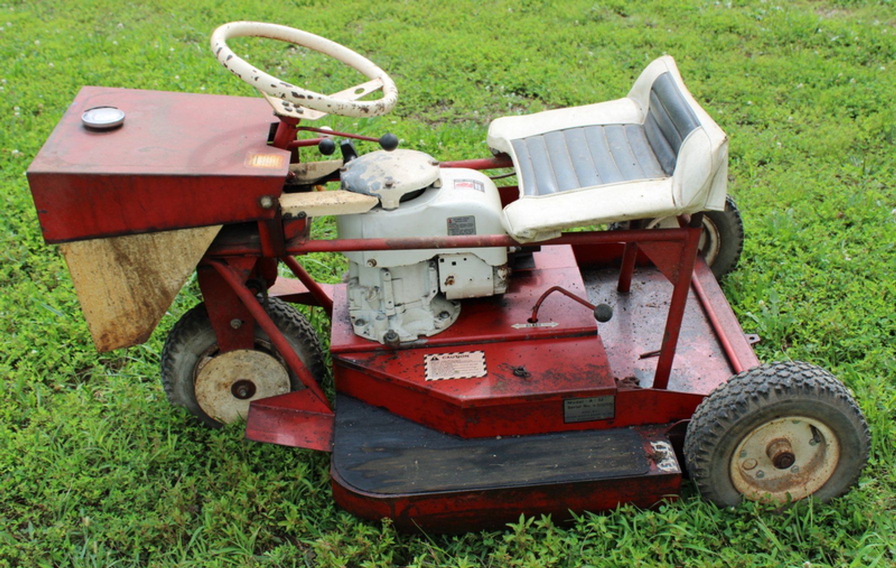 Image for Bob & Linda Crowell Vintage Tractors Online Auction