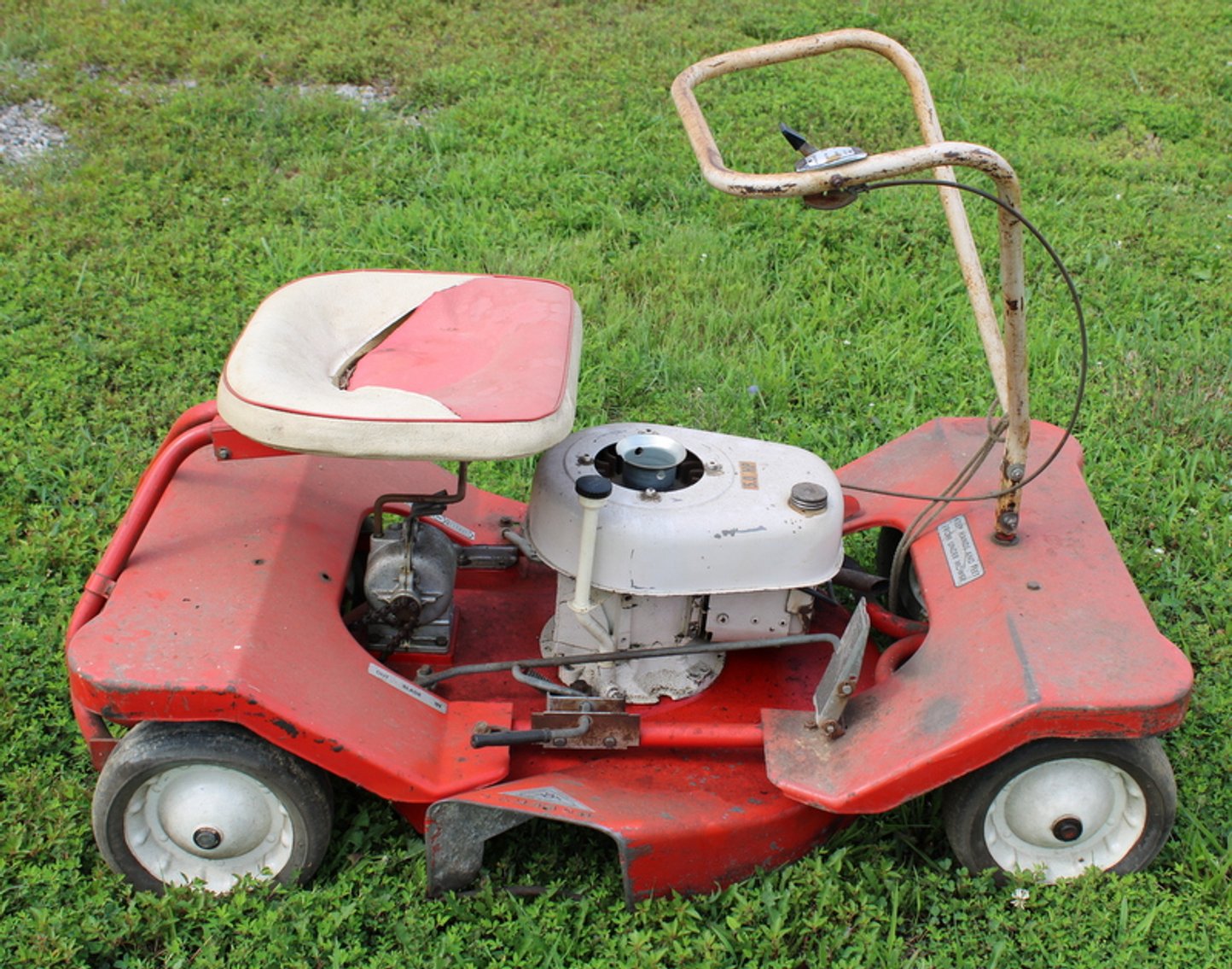 Image for Bob & Linda Crowell Vintage Tractors Online Auction