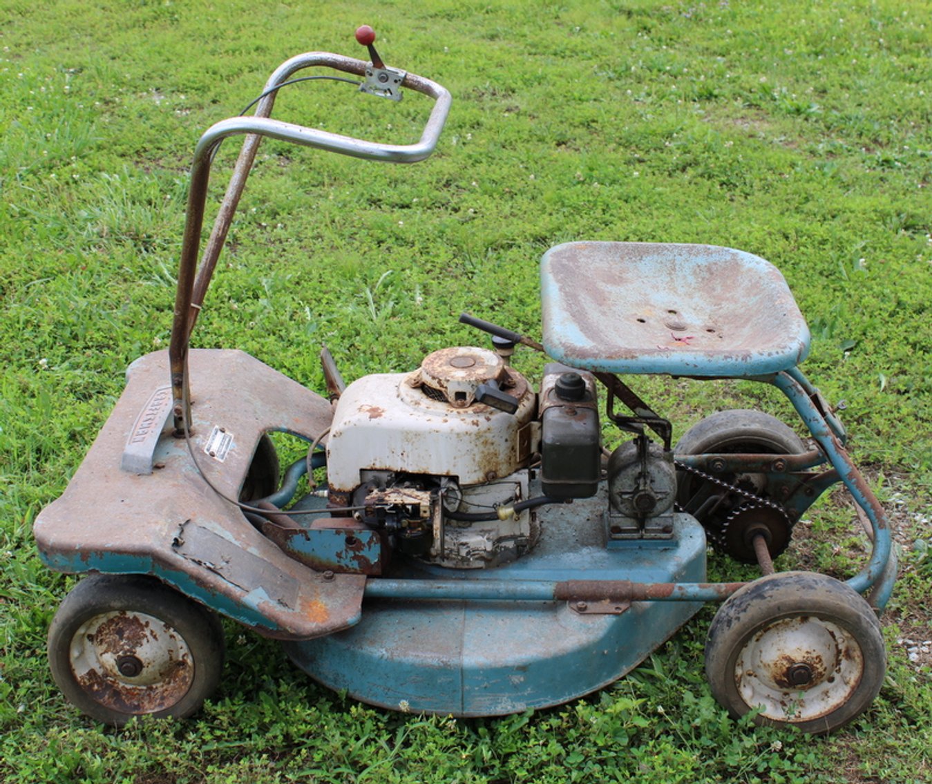 Image for Bob & Linda Crowell Vintage Tractors Online Auction