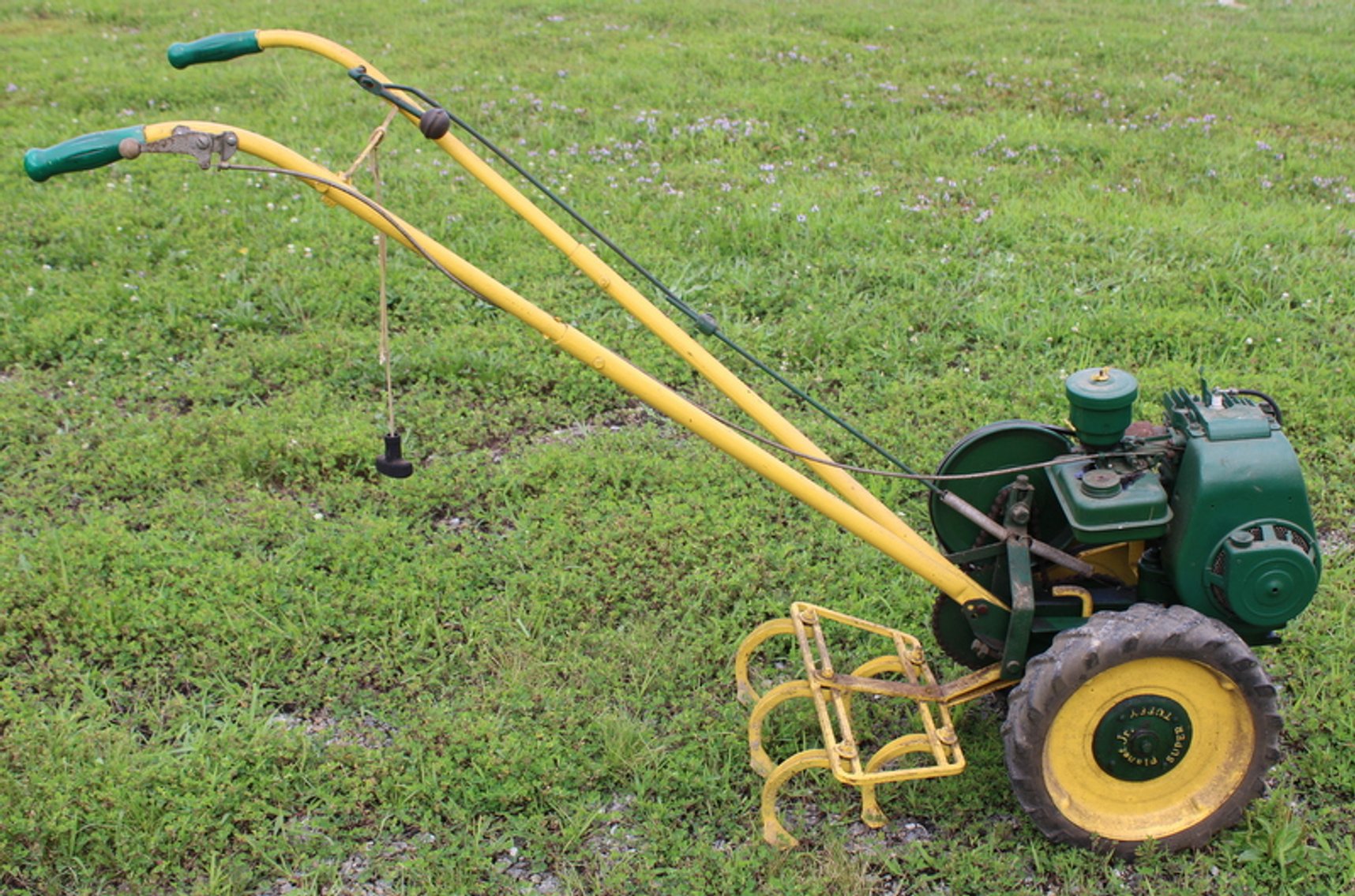 Image for Bob & Linda Crowell Vintage Tractors Online Auction