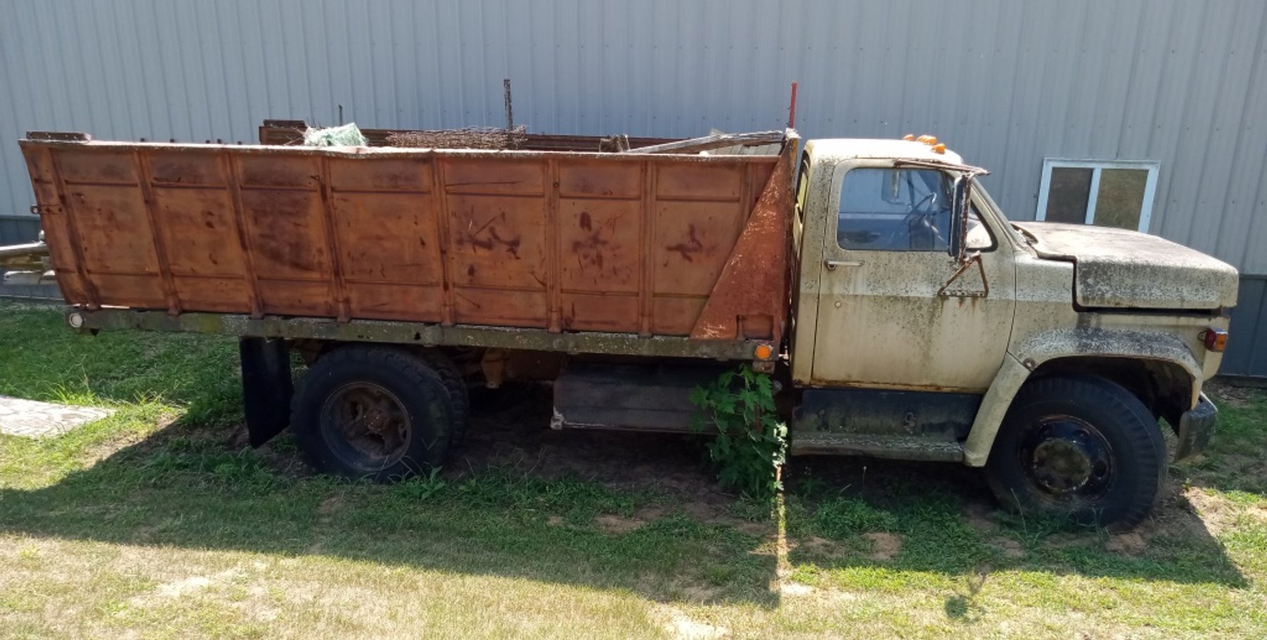 Image for Melvin & Karen Button Online Farm Equipment Auction