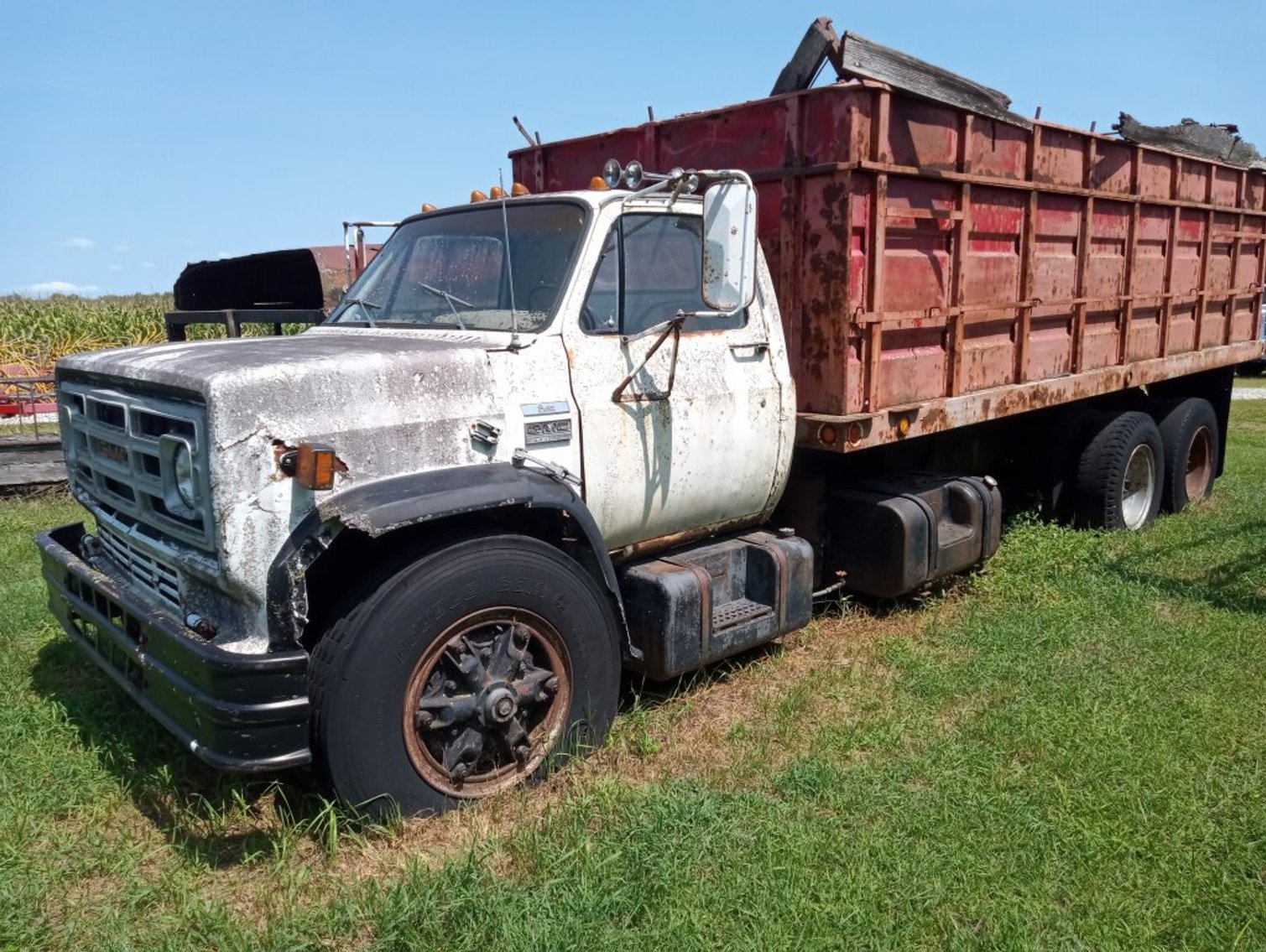 Image for Melvin & Karen Button Online Farm Equipment Auction