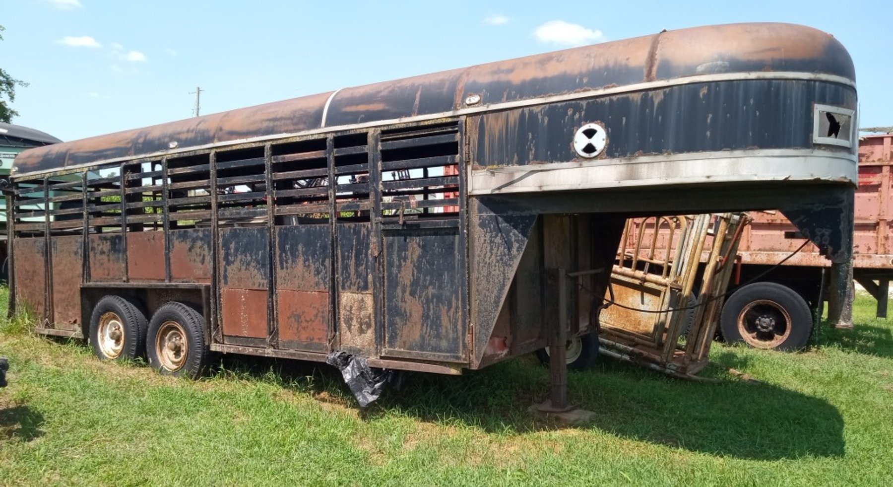 Image for Melvin & Karen Button Online Farm Equipment Auction