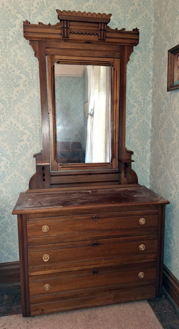 Image for Flo Harcourt Household Online Auction