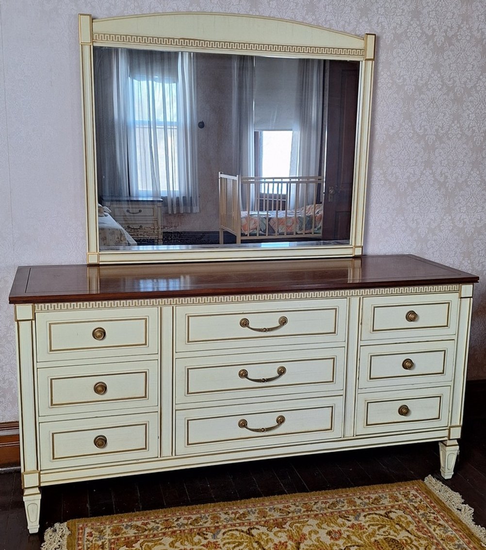 Image for Flo Harcourt Household Online Auction