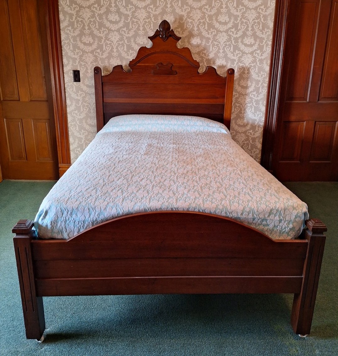 Image for Flo Harcourt Household Online Auction