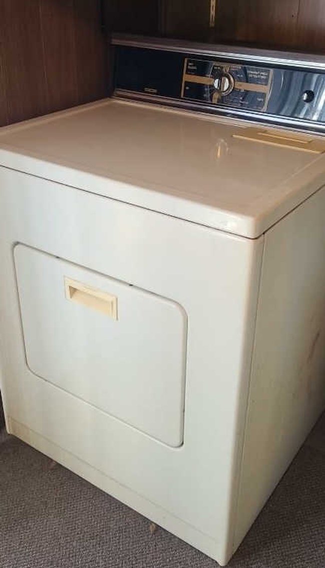 Image for Carolyn Prosser Downsizing Online Auction