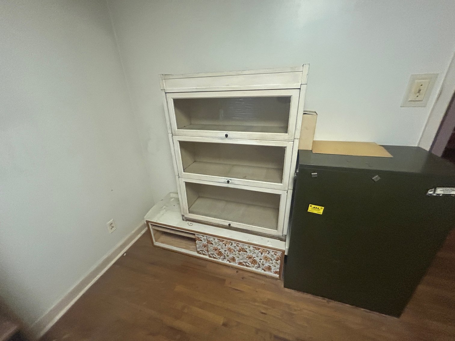 Image for LIVE Estate Auction Tools, Old Bicycle Parts, Furniture, Household Items and More - Pottstown PA