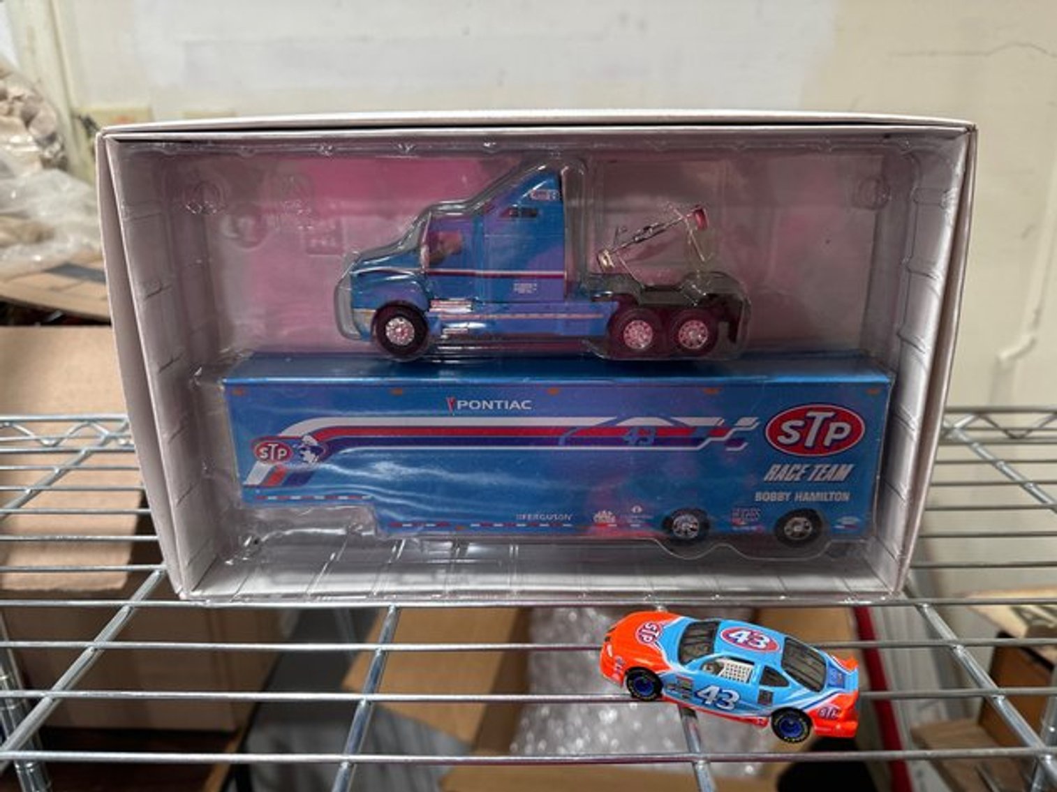 Image for Automobilia, Breweriana, Vintage Radios, Signs, Tins, Record Albums and More Online Auction - Boyertown, PA