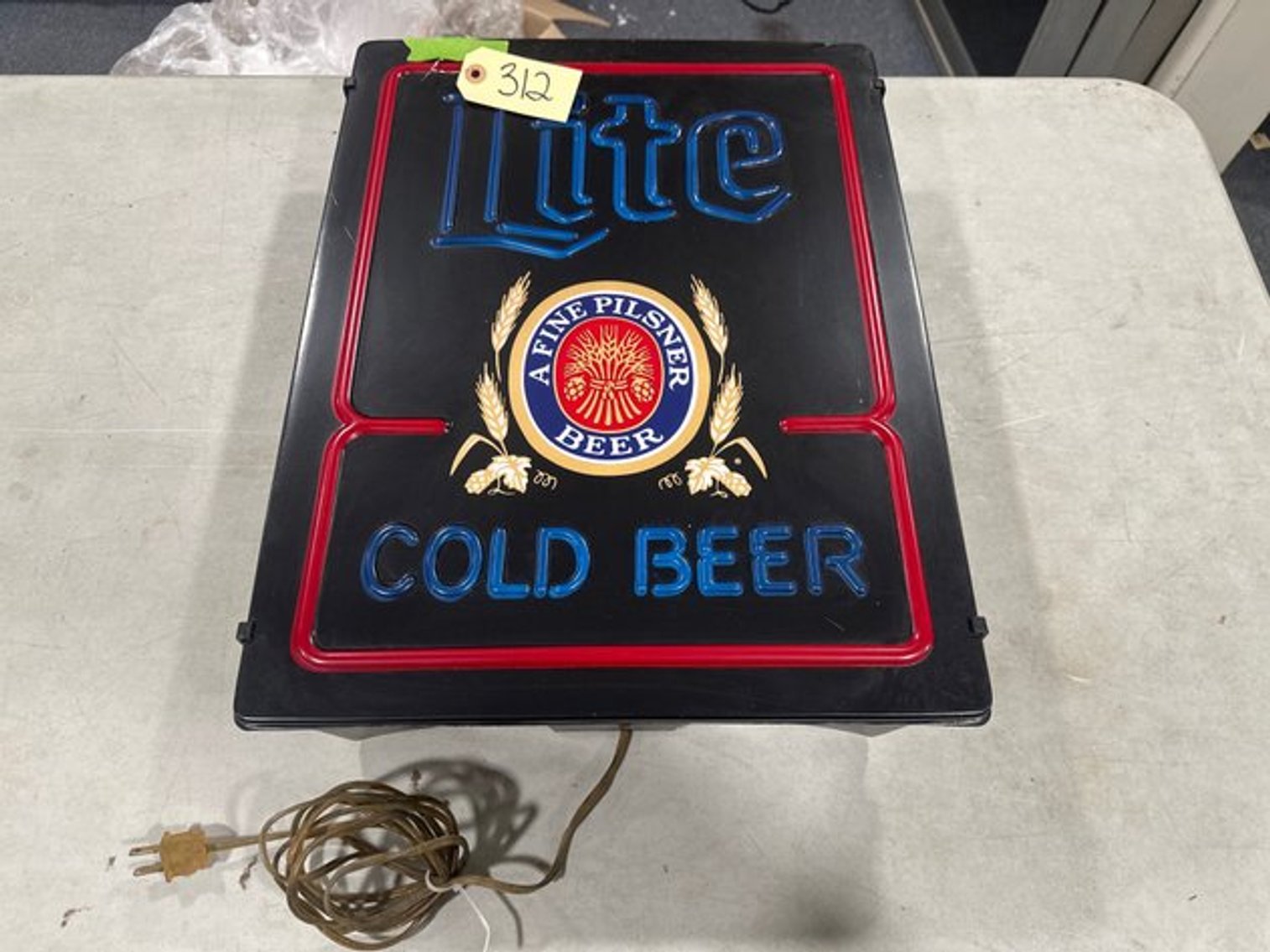 Image for Automobilia, Breweriana, Vintage Radios, Signs, Tins, Record Albums and More Online Auction - Boyertown, PA