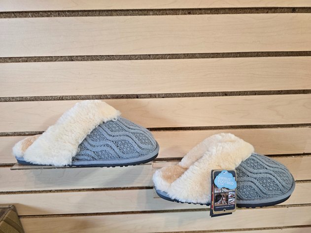 TRINITY AUCTION CO: LYLE'S SHOE STORE INVENTORY LIQUIDATION PART #3 ONLINE AUCTION