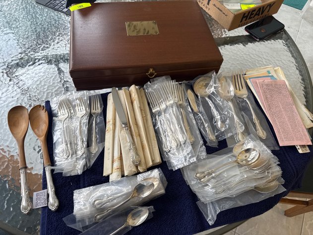 Image for (Toledo OH) 10KT Gold , 24KT Gold, 925, Sterling Silver, Coins, Home Decor, Dolls (Cinnamon Teal)