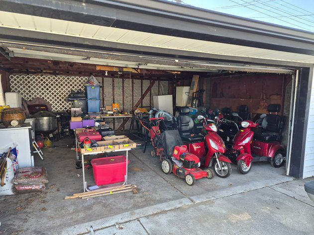 Image for (Wyandotte MI) Trust Auction! Chevrolet Suburban, Tools, Contents, Scooters, Household Furnishings, Scrap (21st)