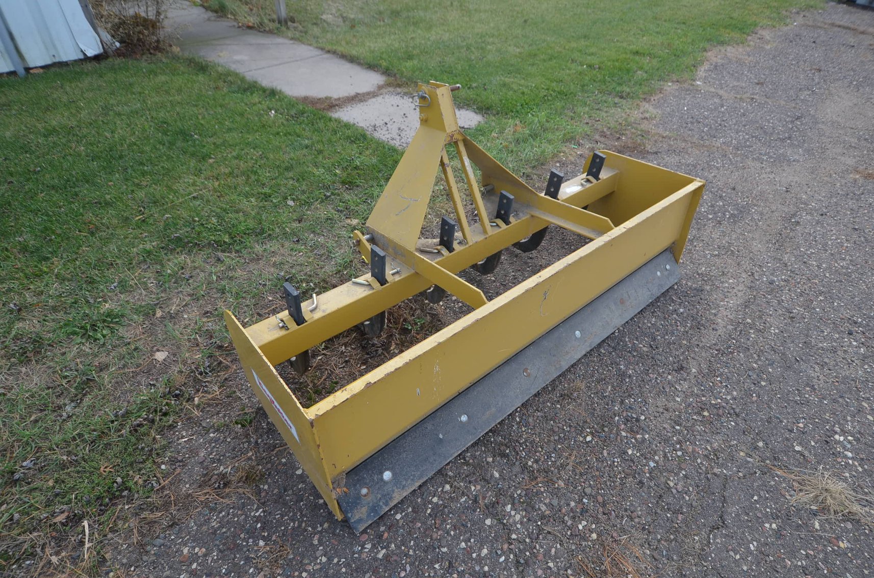 Image for ALLIS CHALMERS 7000, WHEAT STRAW BALES, STANCHION DIVIDERS, SKIDSTEER ATTACHMENTS