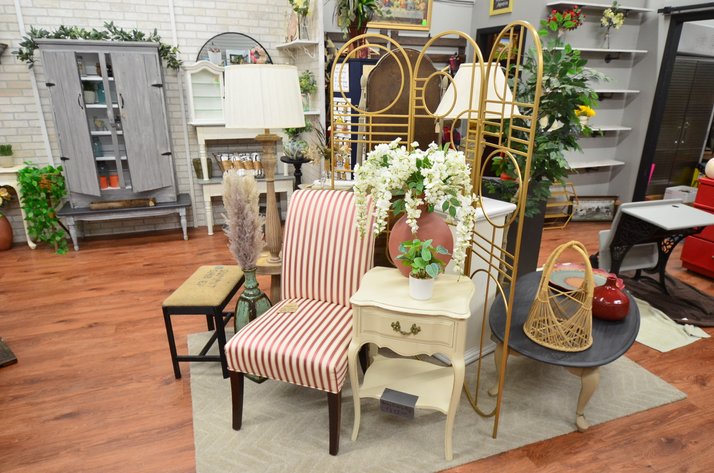 GOING OUT OF BUSINESS SALE: FURNITURE, WALL & HOME DECOR AND OTHER INVENTORY - Menomonie, WI