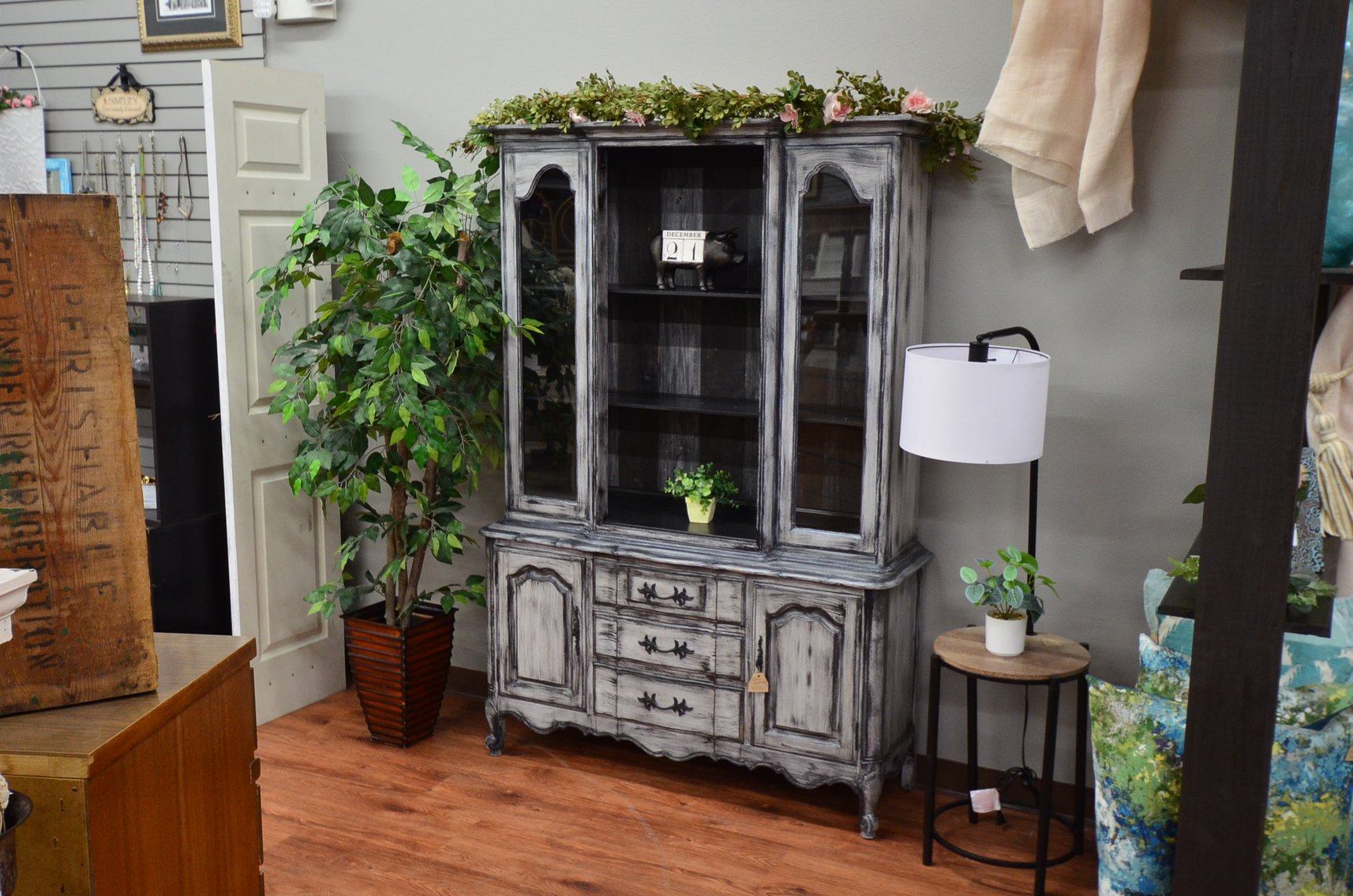 Image for GOING OUT OF BUSINESS SALE: FURNITURE, WALL & HOME DECOR AND OTHER INVENTORY - Menomonie, WI