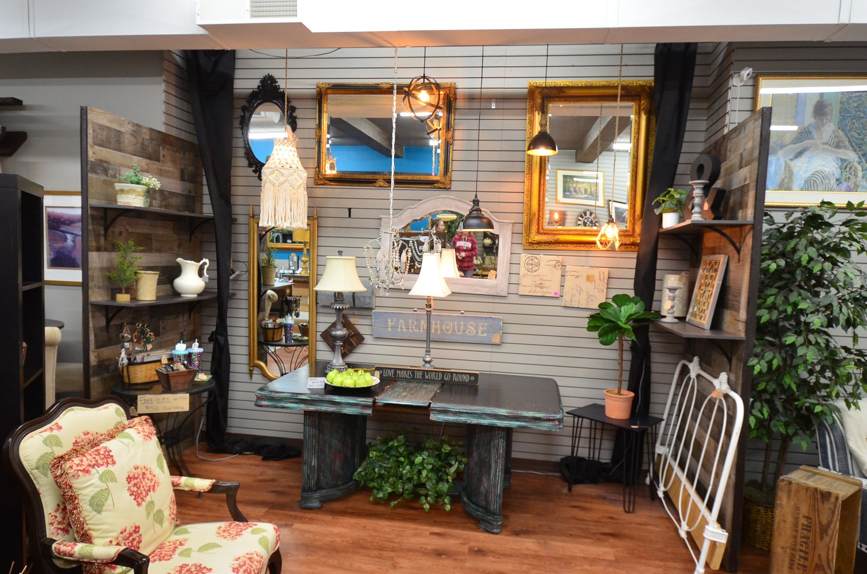 Image for GOING OUT OF BUSINESS SALE: FURNITURE, WALL & HOME DECOR AND OTHER INVENTORY - Menomonie, WI