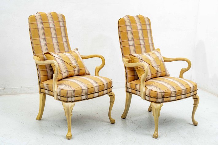 Image for Red Gallery - This One Has It All!