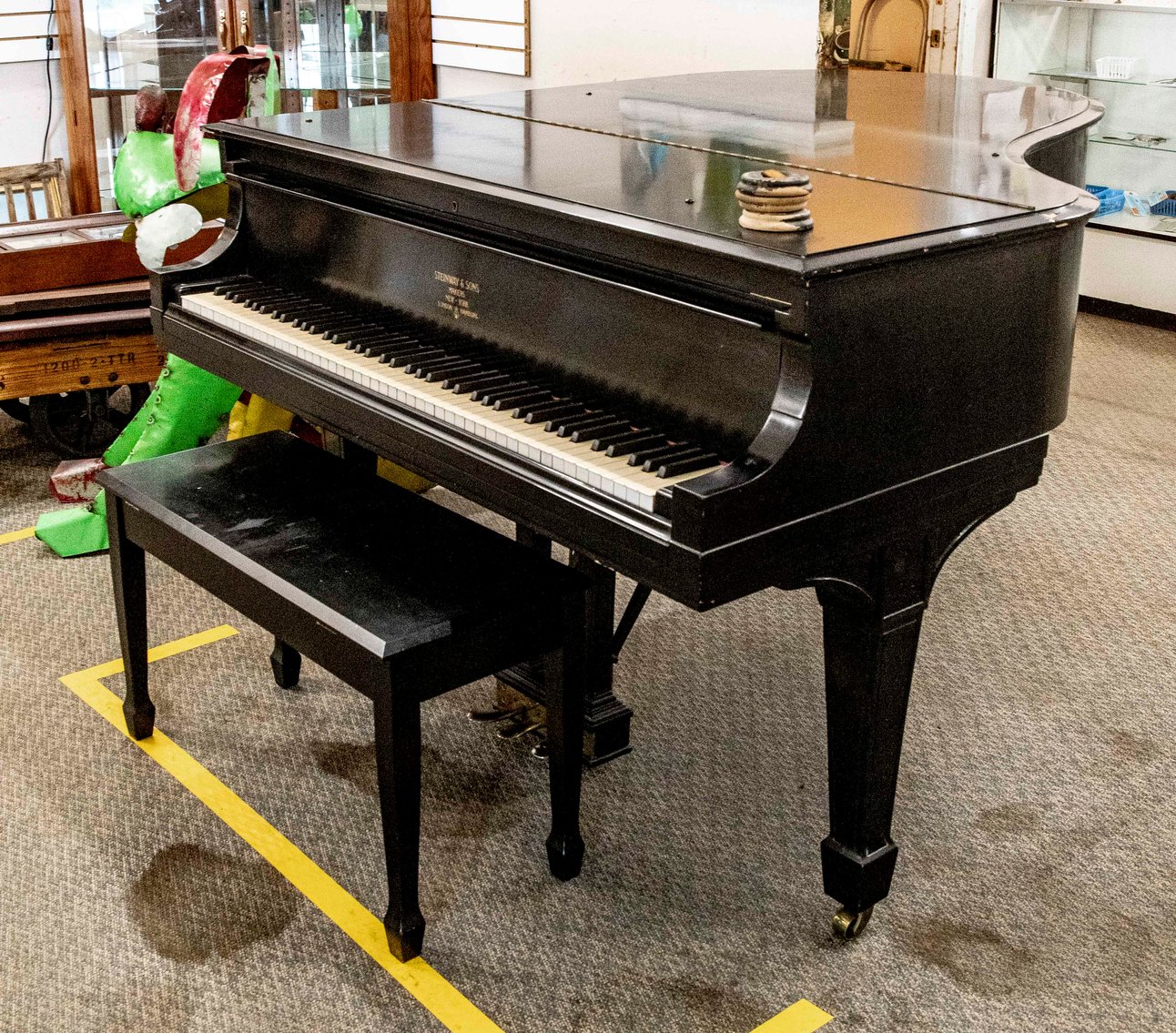 Image for Red Gallery Auction - Wonderful Variety!