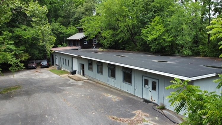 Image for Commercial Space - 8,000+ sq ft - Cabinet Shop near Hwy 100 - Centerville