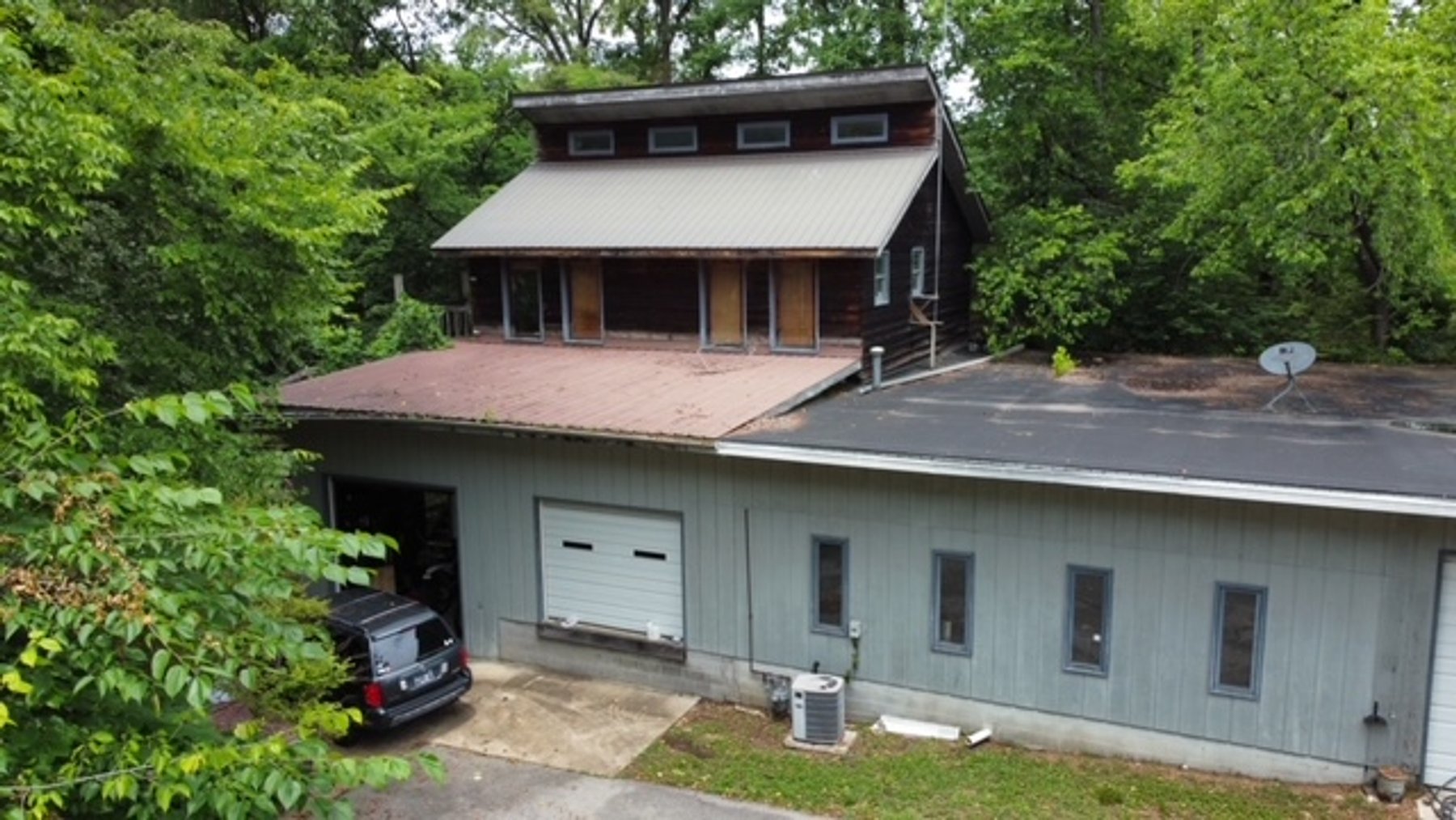 Image for Commercial Space - 8,000+ sq ft - Cabinet Shop near Hwy 100 - Centerville