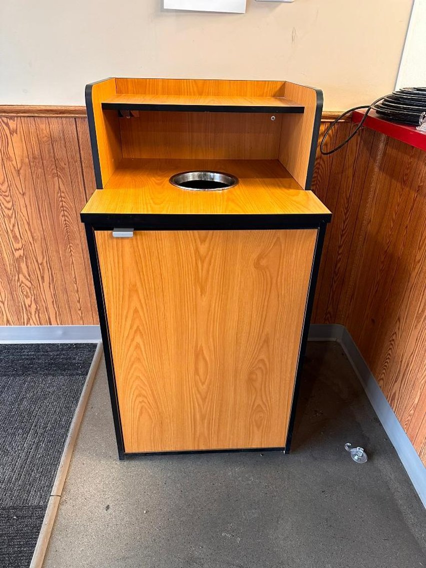 Image for Clean Late Model Restaurant Equipment & Furniture