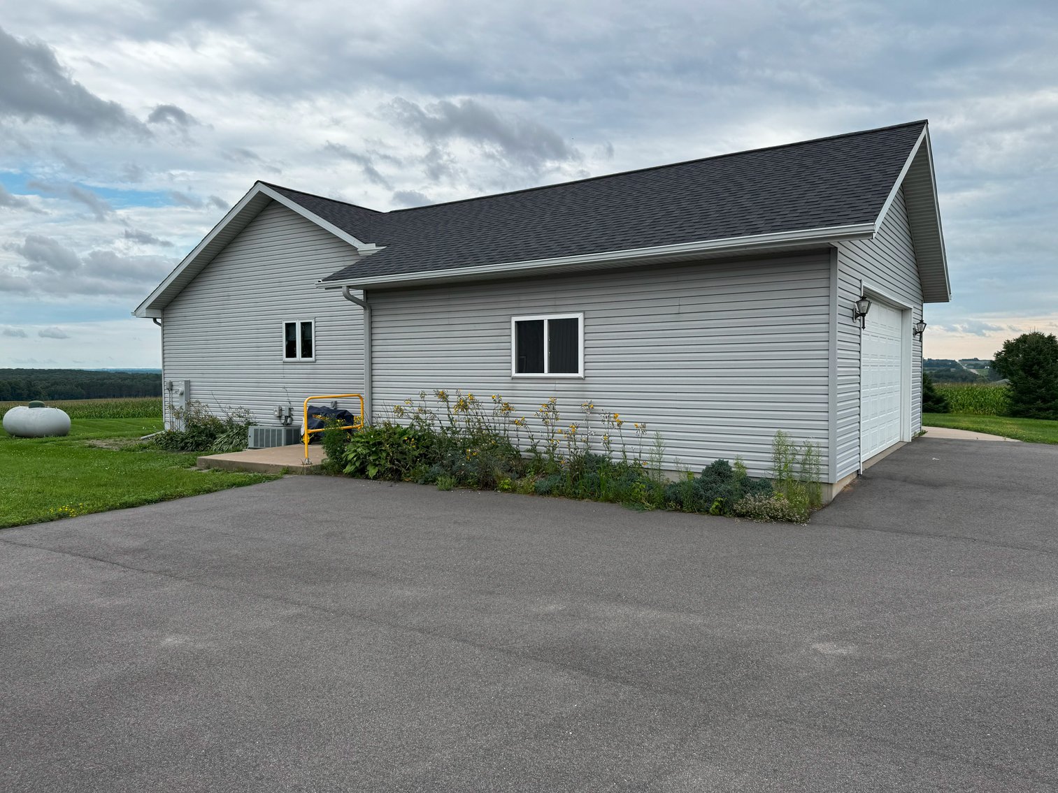 Image for Garry & Barb Schmidt Real Estate Auction