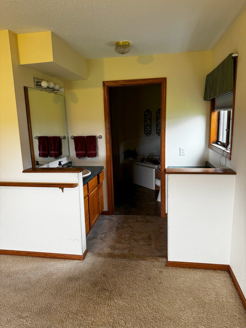 Image for Garry & Barb Schmidt Real Estate Auction