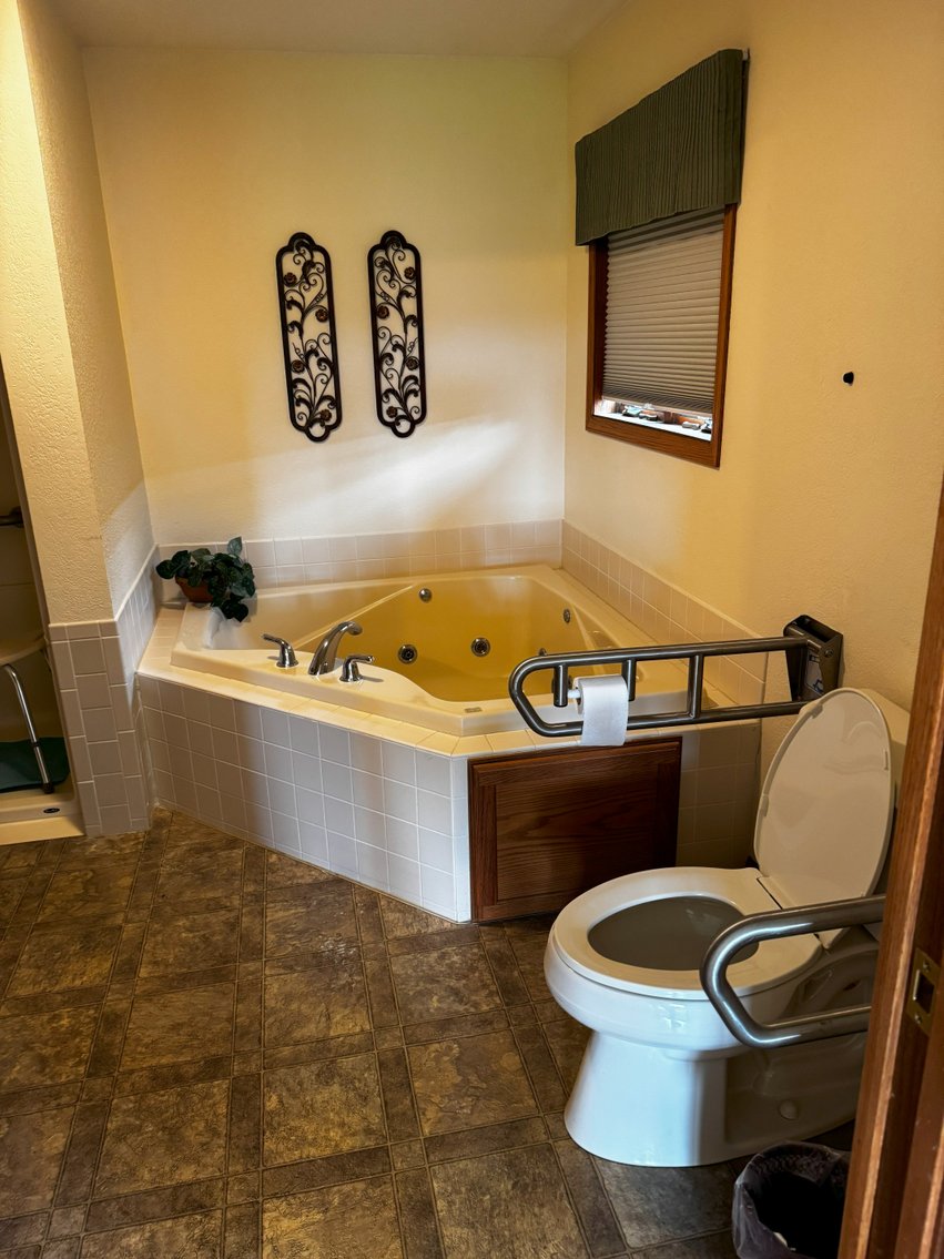 Image for Garry & Barb Schmidt Real Estate Auction