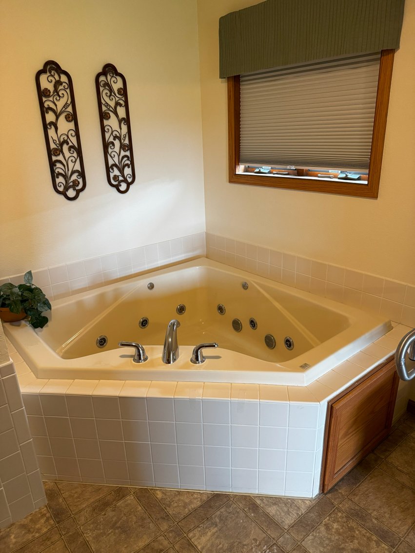 Image for Garry & Barb Schmidt Real Estate Auction