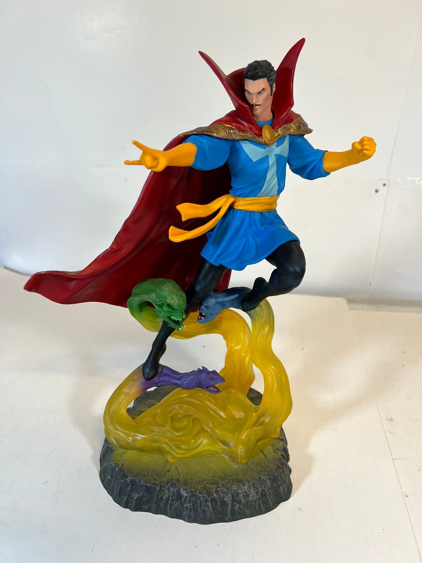 Image for COMICS & COLLECTIBLES - 600+ LOTS - ABSOLUTE