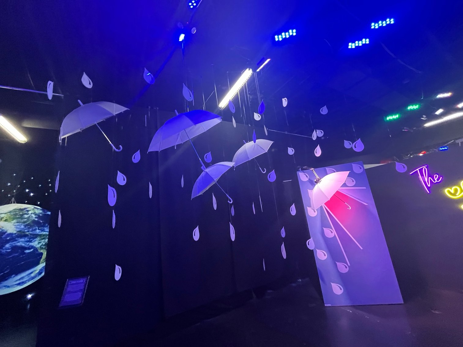 Image for 10,000sf INDOOR ATTRACTION - LIGHTING, EQUIPMENT, DECOR