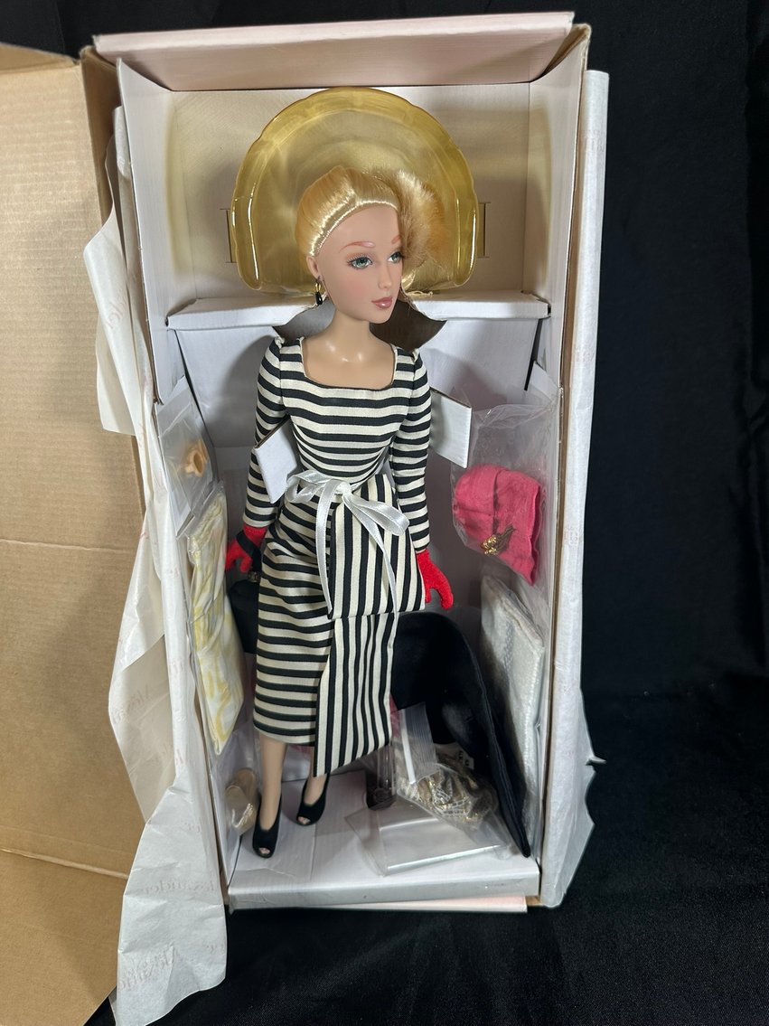Image for ESTATE - VINTAGE DOLLS - ABSOLUTE