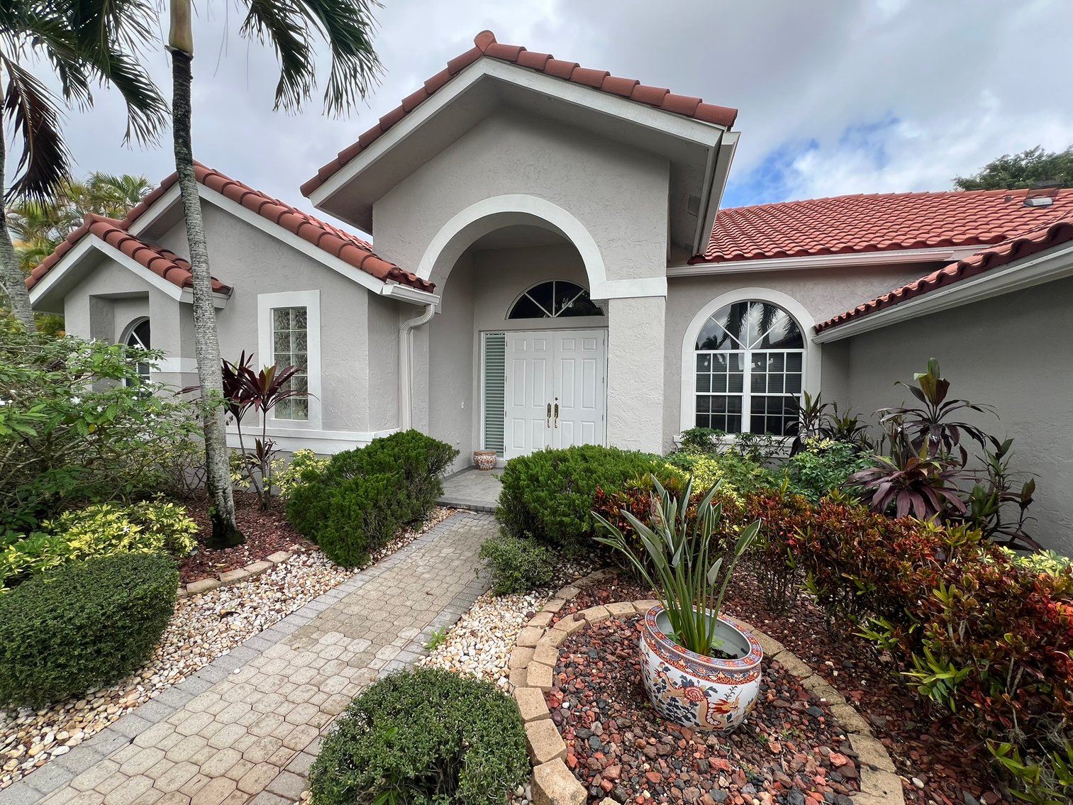 Image for (DAY 1) LUXURY ESTATE - ANTIQUES, DALI', PIANO, COLLECTIBLES - ABSOLUTE