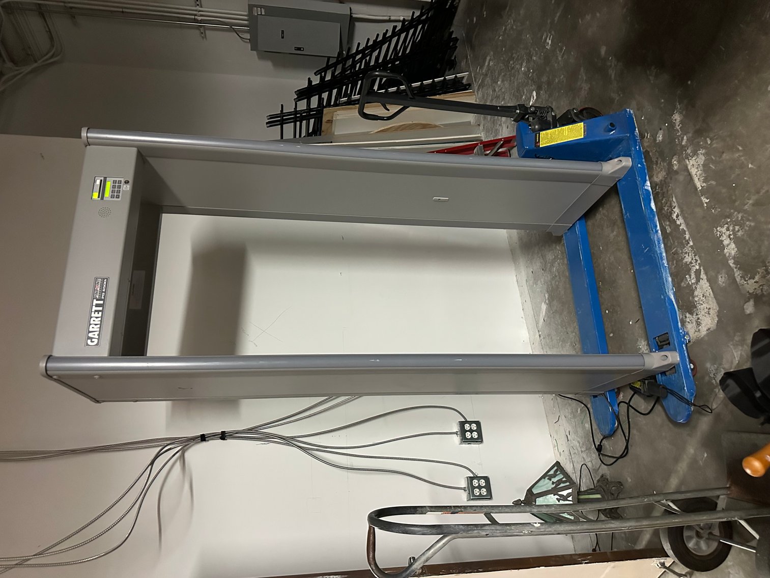 Image for **SHORT NOTICE** IMMERSIVE EXPERIENCE LIQUIDATION - ABSOLUTE