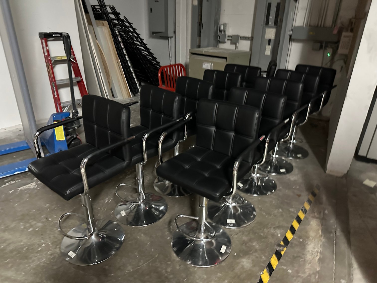 Image for **SHORT NOTICE** IMMERSIVE EXPERIENCE LIQUIDATION - ABSOLUTE