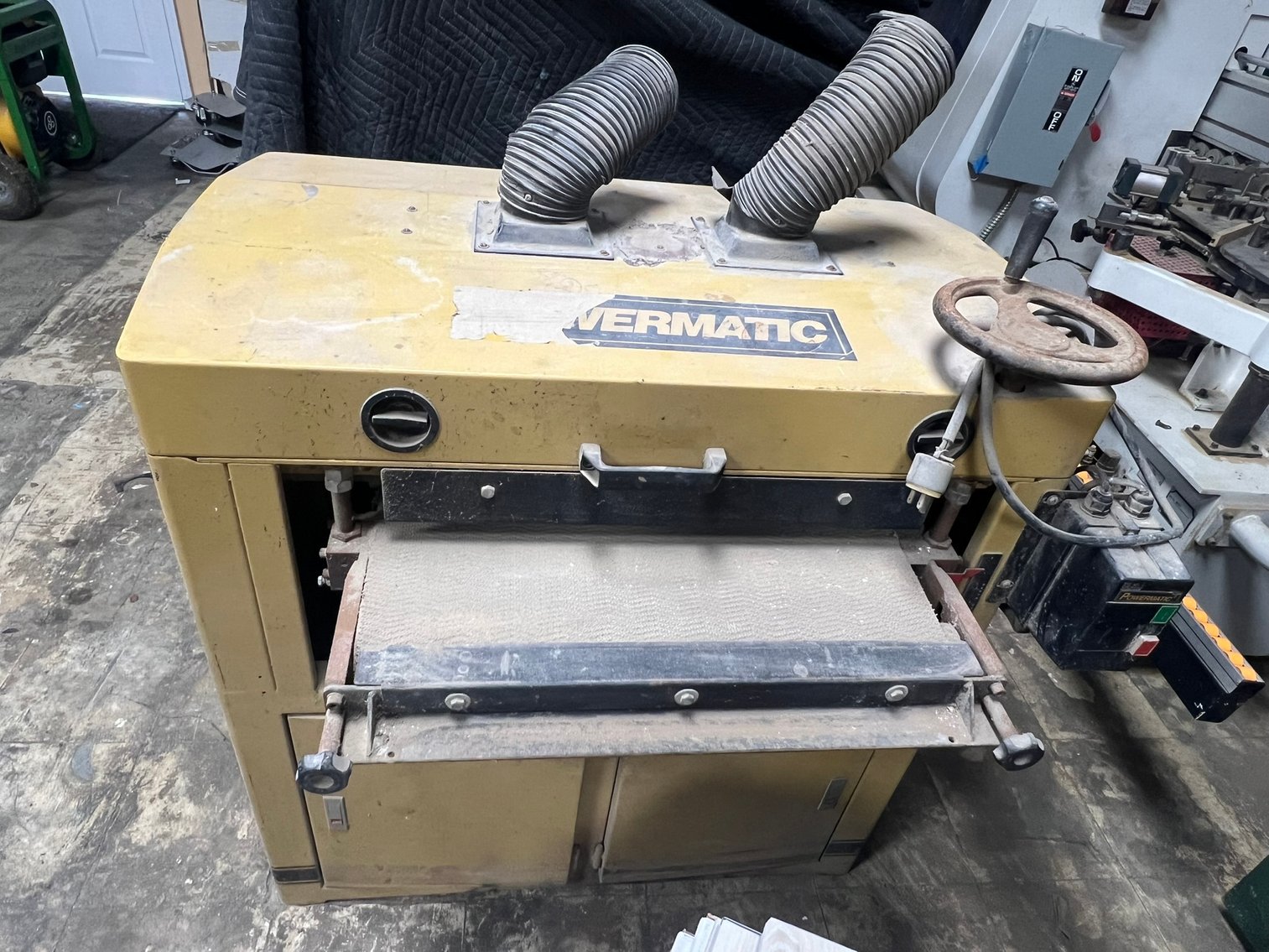 Image for MACHINERY, EQUIPMENT, BOX TRUCK ++ ABSOLUTE