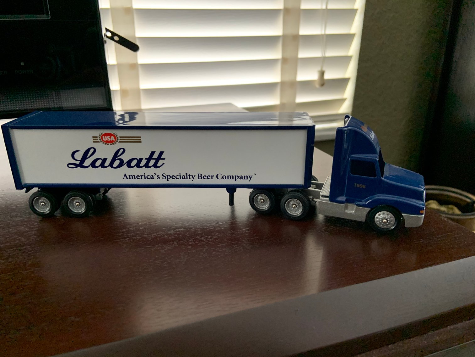 Image for BEER MEMORABILIA - NEON SIGNS, MIRRORS, GLASSWARE - ABSOLUTE